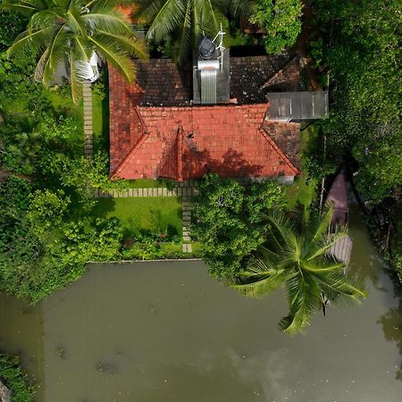 Little Chembaka Guest House Kumarakom Exterior photo