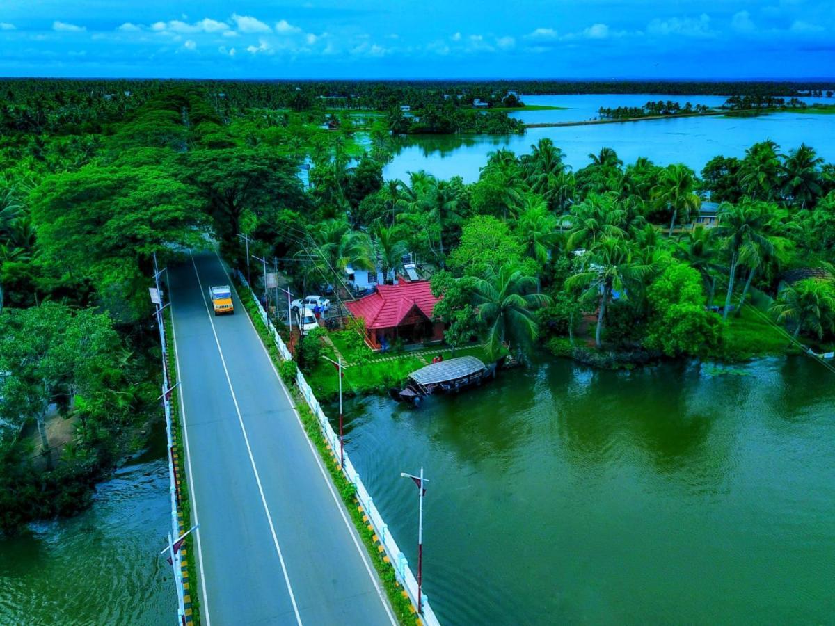 Little Chembaka Guest House Kumarakom Exterior photo
