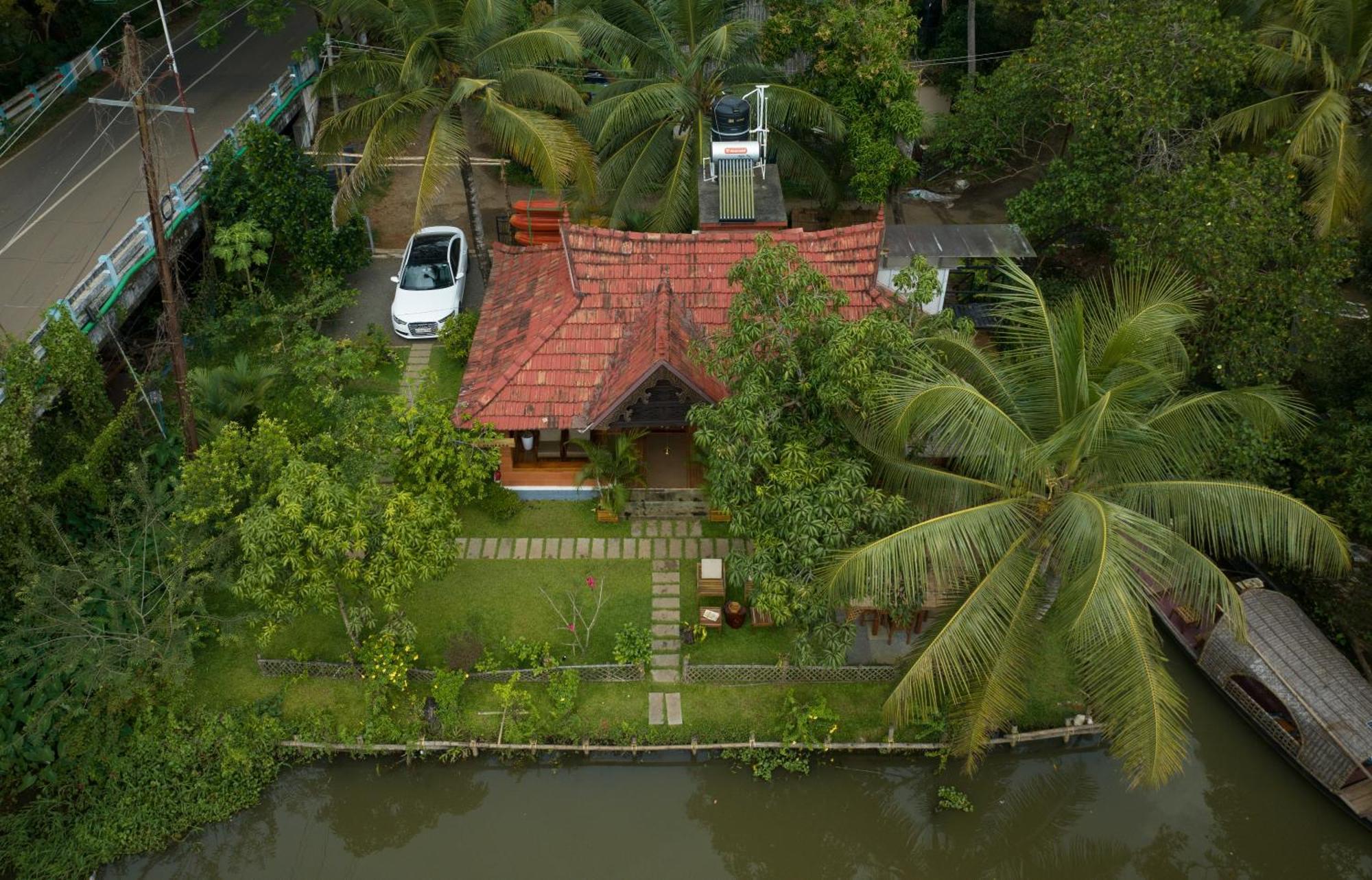 Little Chembaka Guest House Kumarakom Exterior photo
