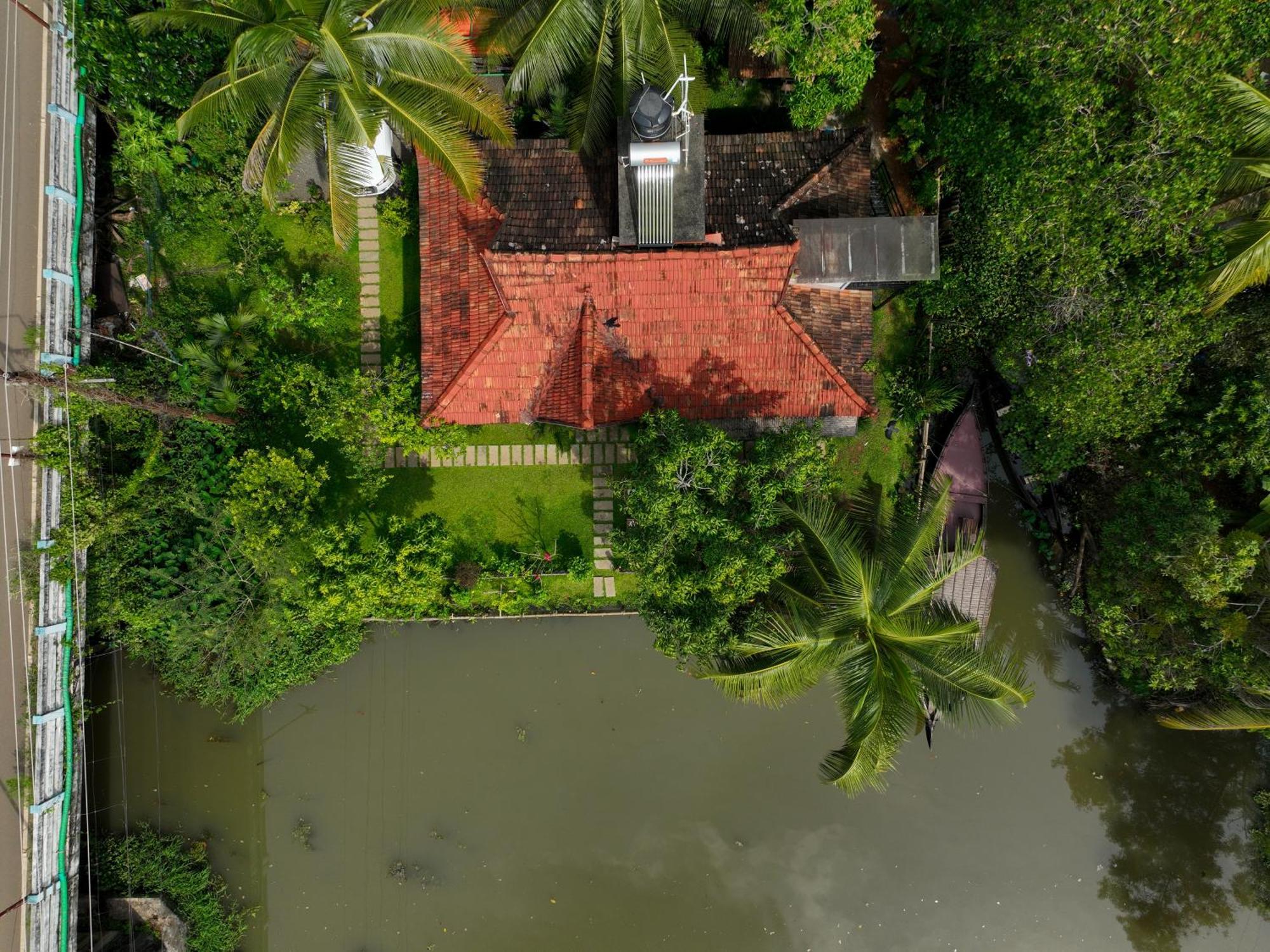 Little Chembaka Guest House Kumarakom Exterior photo